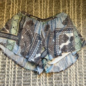 Altar’d State flowy patterned shorts, size small, great condition